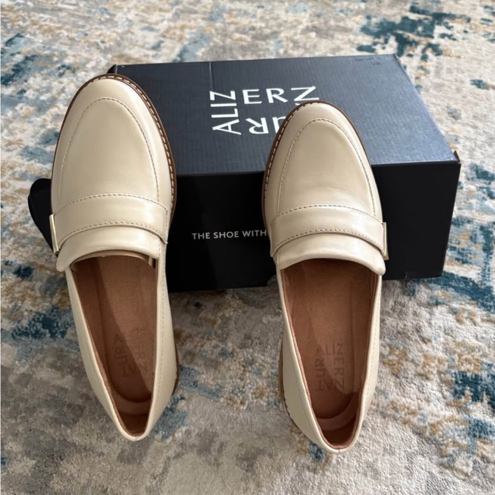 Naturalizer Cream Women’s loafers
